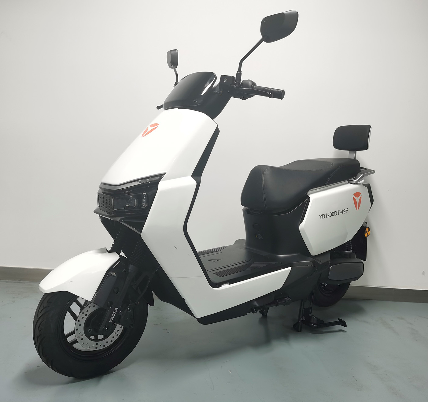 雅迪牌YD1200DT-49F电动两轮摩托车公告图片