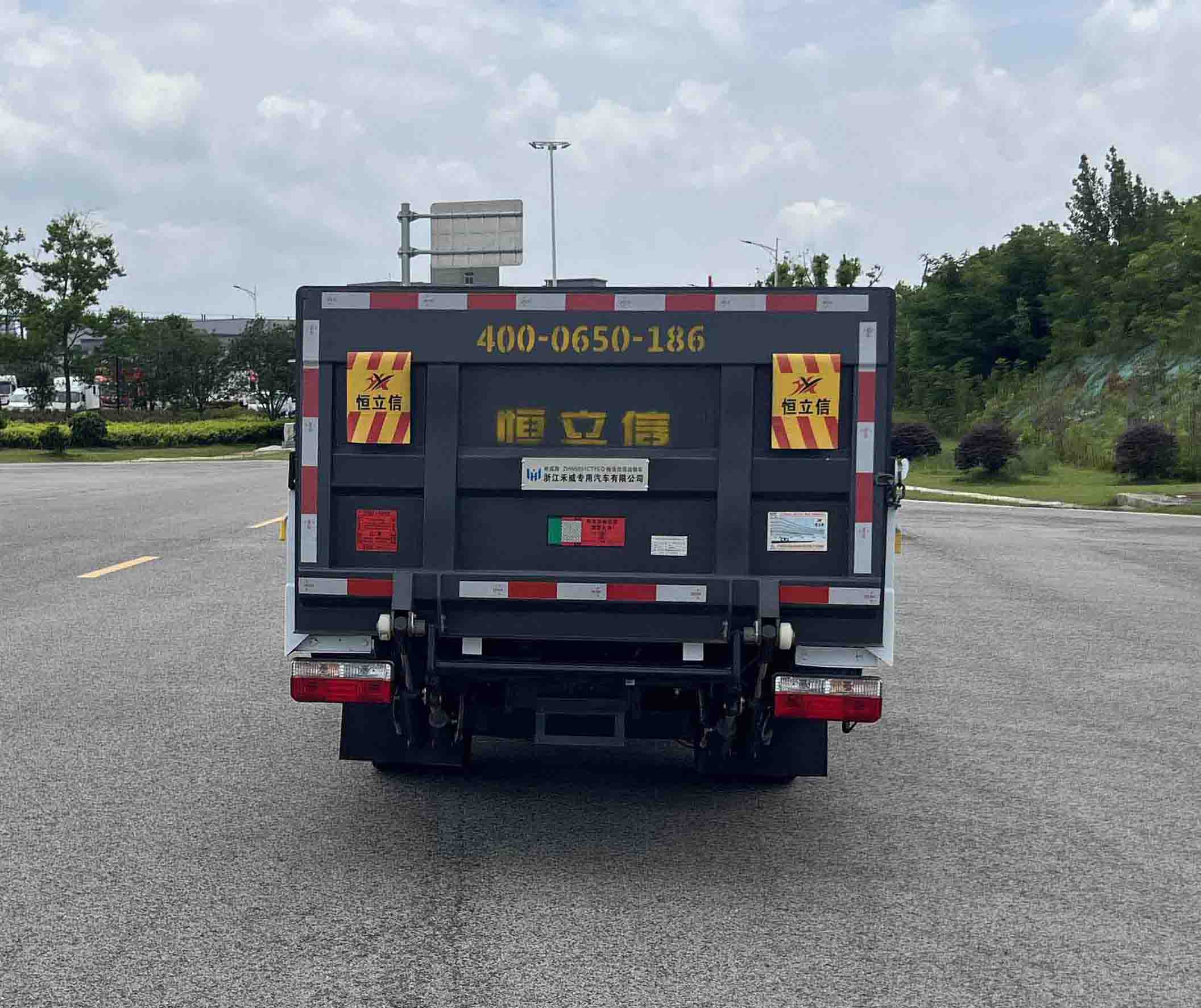 彬威牌ZHW5031CTYEQ桶裝垃圾運輸車公告圖片