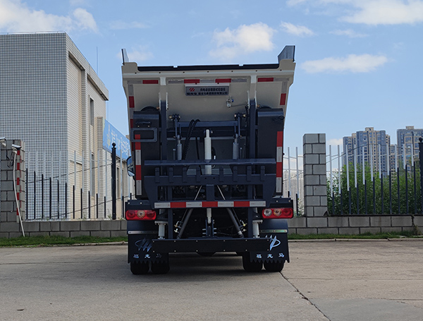 福龍馬牌FLM5042ZZZNJBEVH純電動(dòng)自裝卸式垃圾車(chē)公告圖片