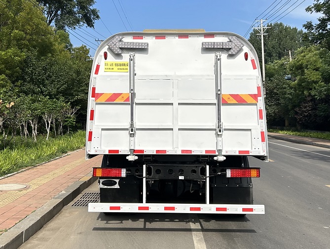 瑞天得力牌RTS5181TXSBEV純電動洗掃車公告圖片