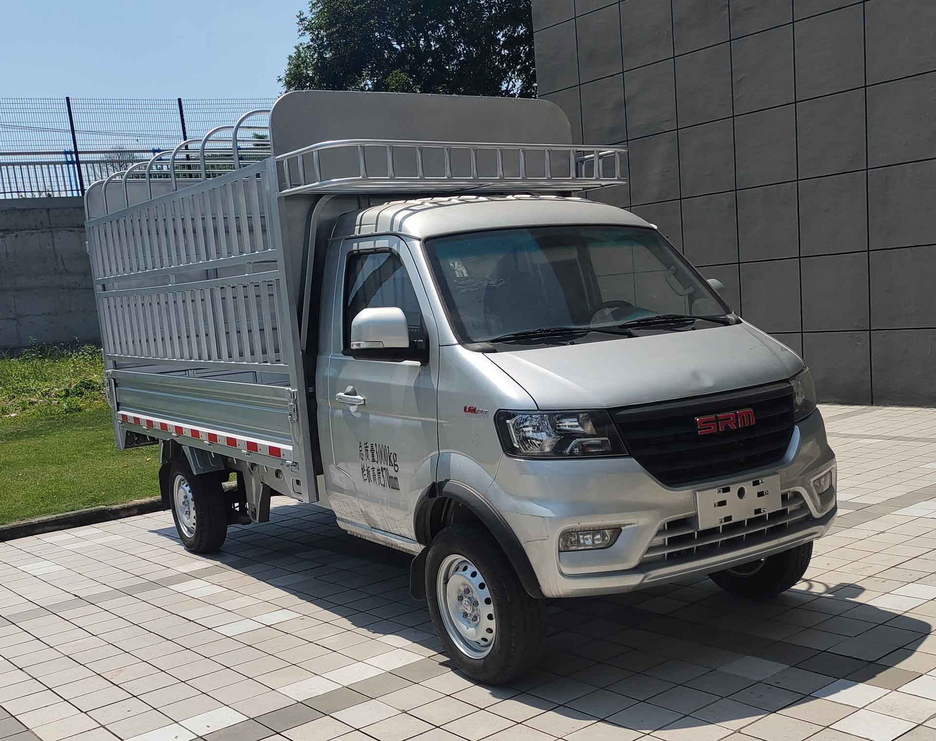 鑫源牌JKC5032CCYD6X1倉(cāng)柵式運(yùn)輸車公告圖片