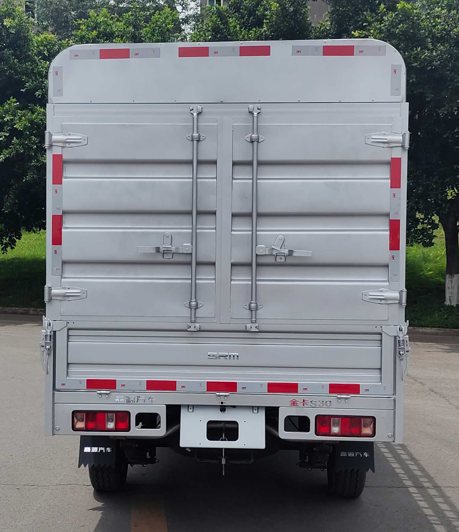 鑫源牌JKC5032CCYD6X1倉(cāng)柵式運(yùn)輸車公告圖片