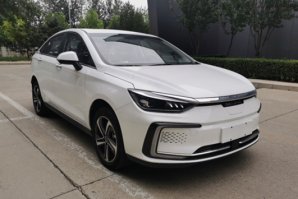 北京牌BJ7000C5DH-BEV型纯电动轿车