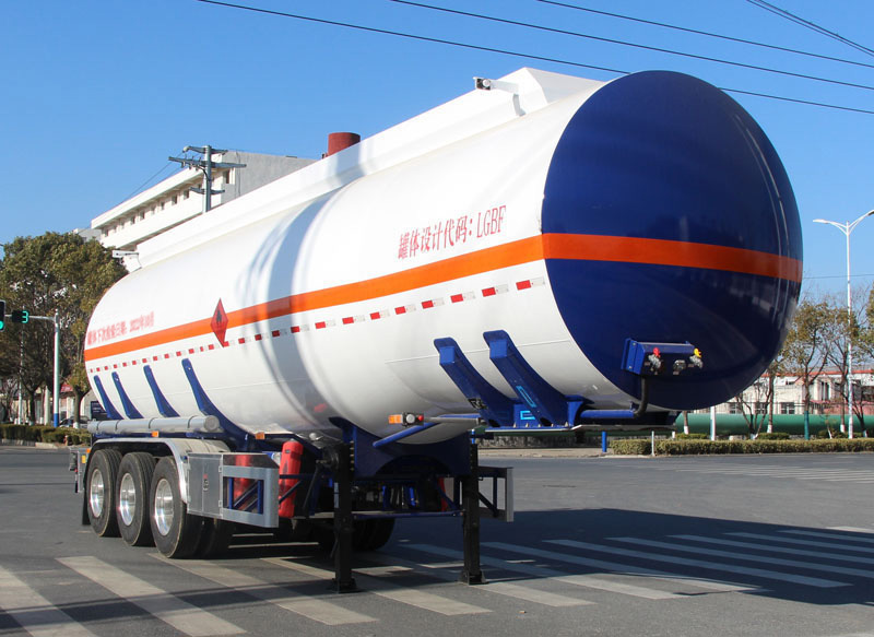 开乐牌11.3米34.5吨3轴铝合金易燃液体罐式运输半挂车(AKL9400GRY44)