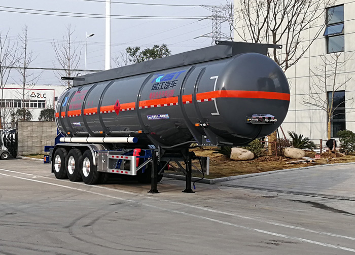 瑞江牌12米33.2吨3轴易燃液体罐式运输半挂车(WL9404GRYD38Y)