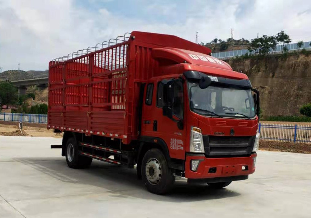 豪沃牌ZZ5187CCYH4715F1B倉柵式運輸車公告圖片