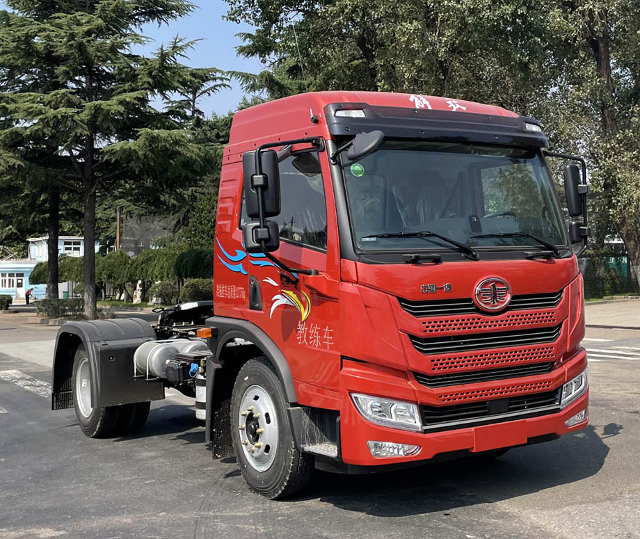 解放牌CA5080XLHPK2E6A80牵引教练车公告图片