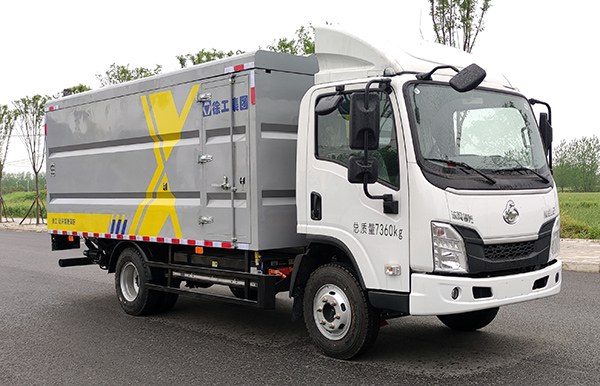 徐工牌XGH5070XTYLBEV纯电动密闭式桶装垃圾车图片