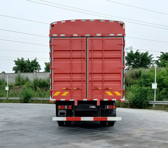 豪沃牌ZZ5184CCYN5617F1倉(cāng)柵式運(yùn)輸車(chē)公告圖片