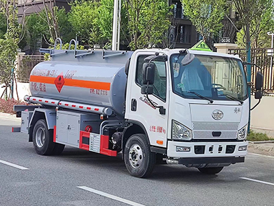 新東日牌YZR5090GJYC6加油車(chē)公告圖片