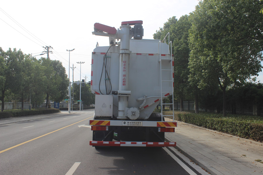 潤(rùn)知星牌SCS5313ZSLDFH6散裝飼料運(yùn)輸車(chē)公告圖片