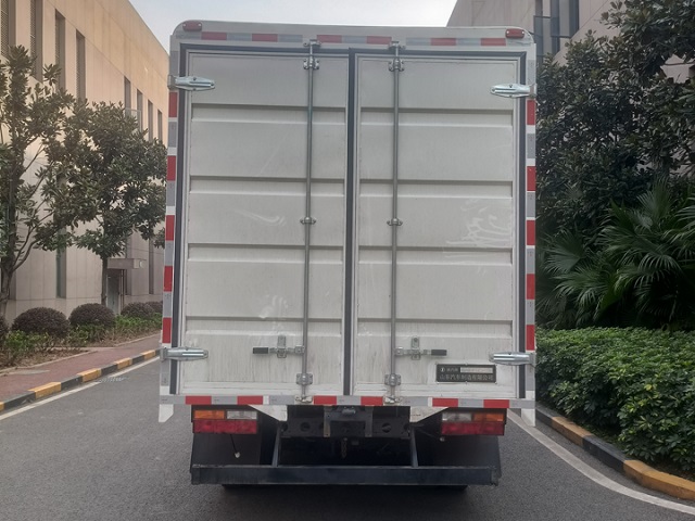 陜汽牌YTQ5042CCYJEEV3313純電動(dòng)倉(cāng)柵式運(yùn)輸車公告圖片