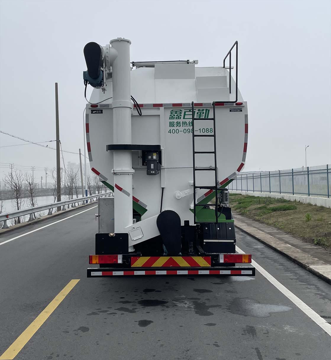 百勤牌XBQ5250ZSLD35D散裝飼料運(yùn)輸車(chē)公告圖片