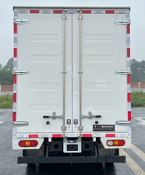 燕臺牌YTQ5041XXYPG333廂式運輸車公告圖片