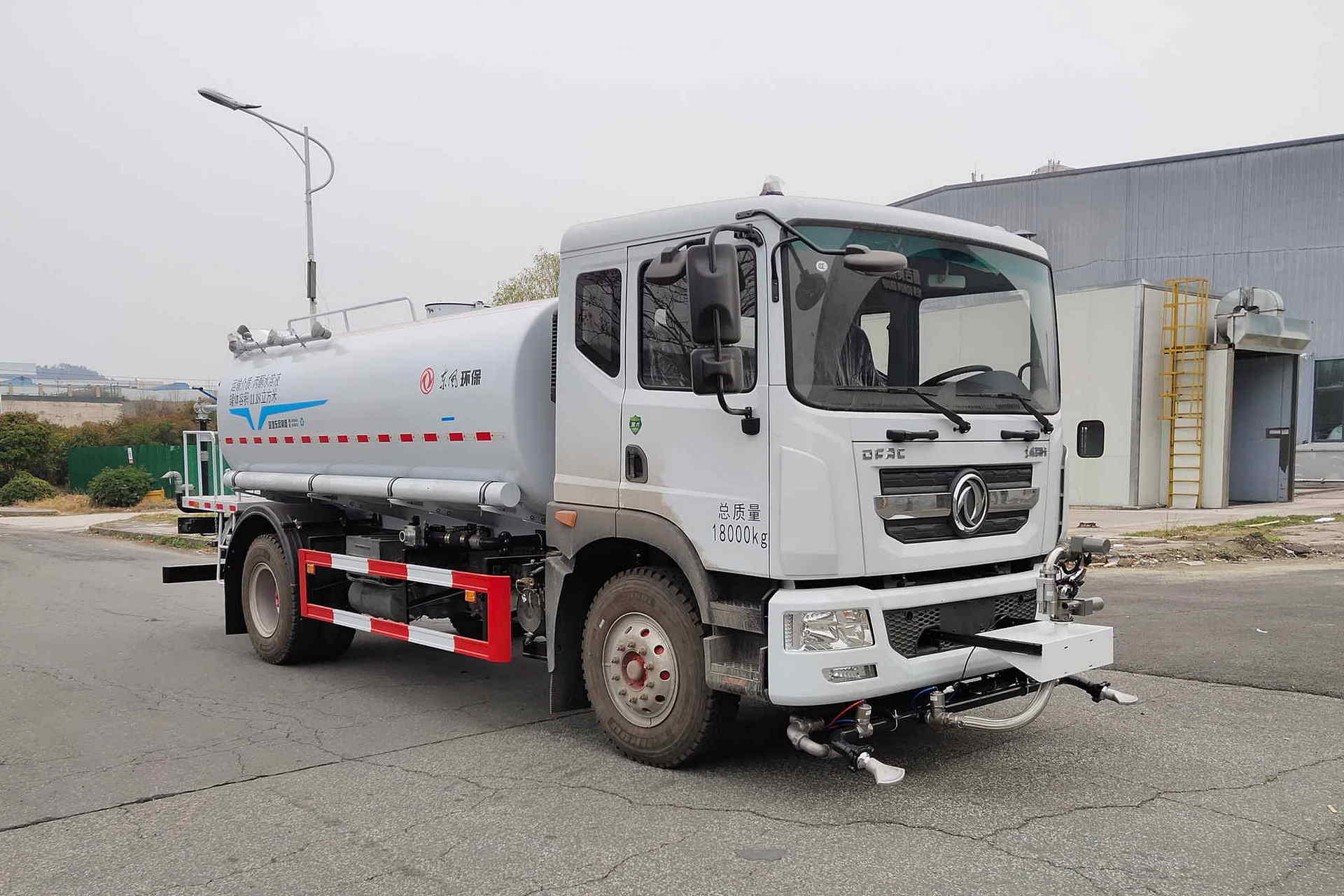 東風(fēng)牌EQ5182GPSSEQ6綠化噴灑車公告圖片