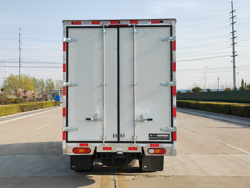 燕臺(tái)牌YTQ5031XXYPHQ331廂式運(yùn)輸車公告圖片