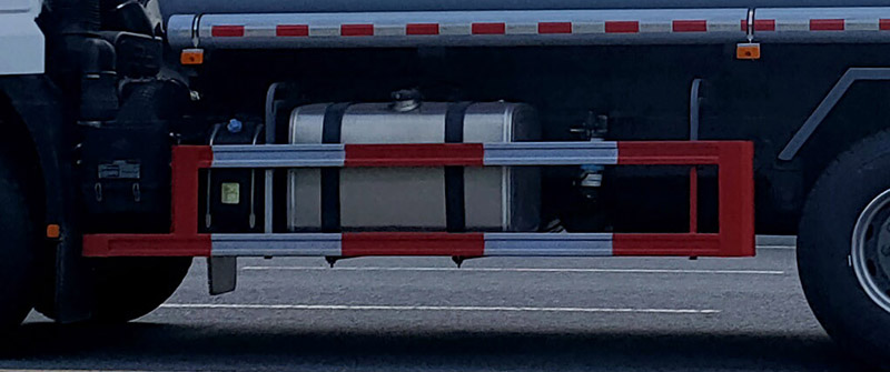 荣骏达牌HHX5261GRYSX6易燃液体罐式运输车公告图片