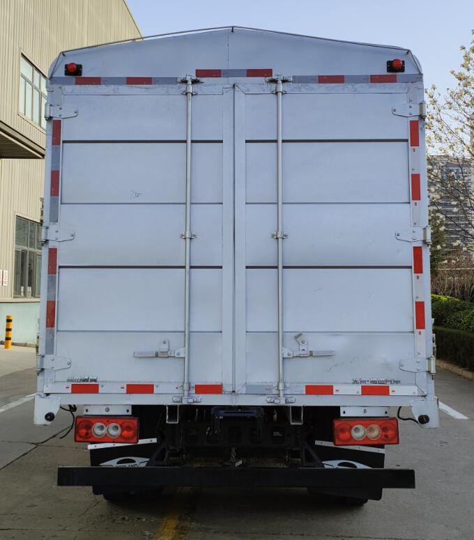 福田牌BJ5046CCY9JBA-56倉(cāng)柵式運(yùn)輸車公告圖片