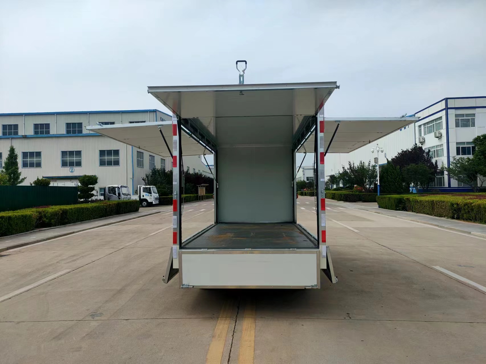 燕臺牌YTQ5041XYKPG333翼開啟廂式車公告圖片