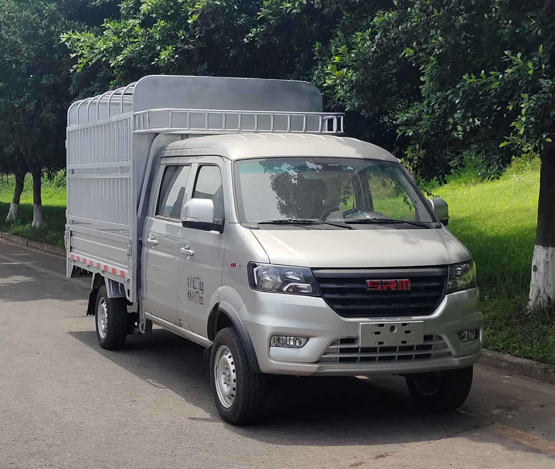 鑫源牌JKC5022CCYS6X3倉(cāng)柵式運(yùn)輸車公告圖片