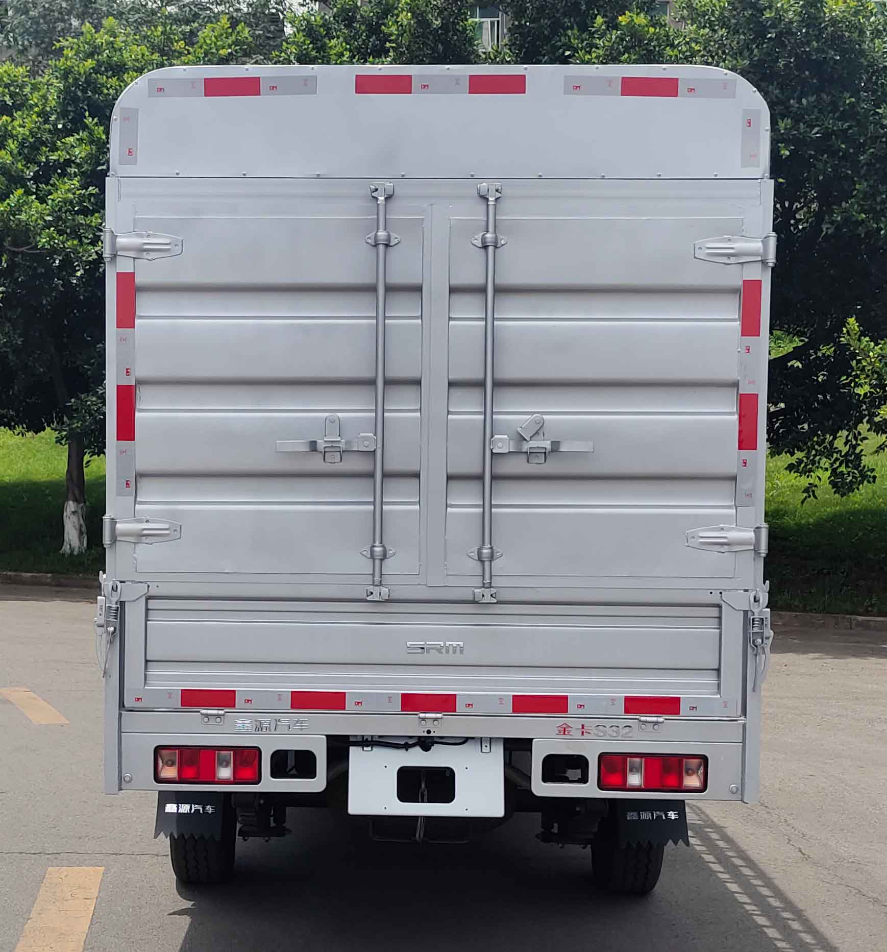 鑫源牌JKC5022CCYS6X3倉(cāng)柵式運(yùn)輸車公告圖片