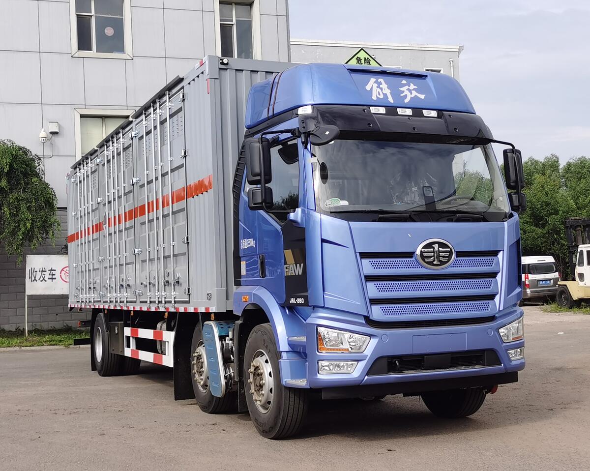 龍帝牌CSL5260XZWE6雜項(xiàng)危險(xiǎn)物品廂式運(yùn)輸車公告圖片