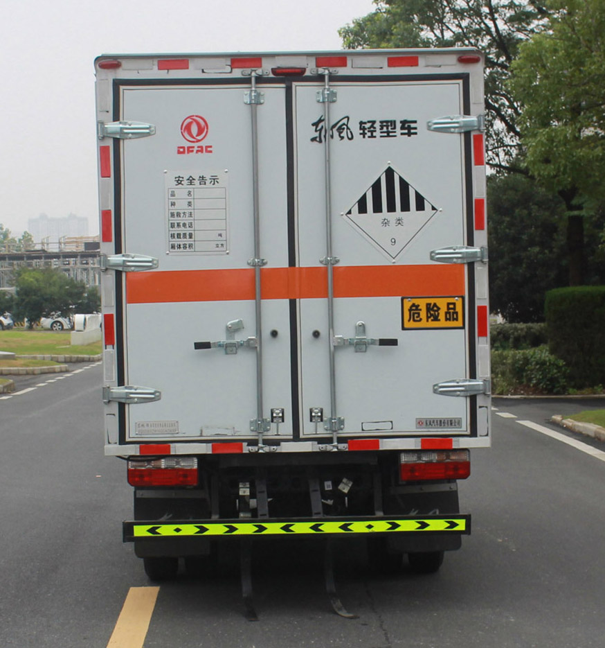 東風(fēng)牌EQ5036XZW16QCACWXP雜項危險物品廂式運輸車公告圖片
