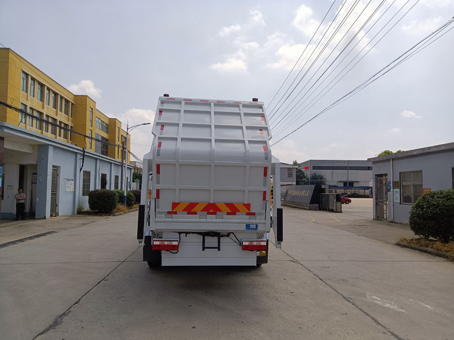 三聯(lián)牌YSY5185ZYSE6壓縮式垃圾車公告圖片