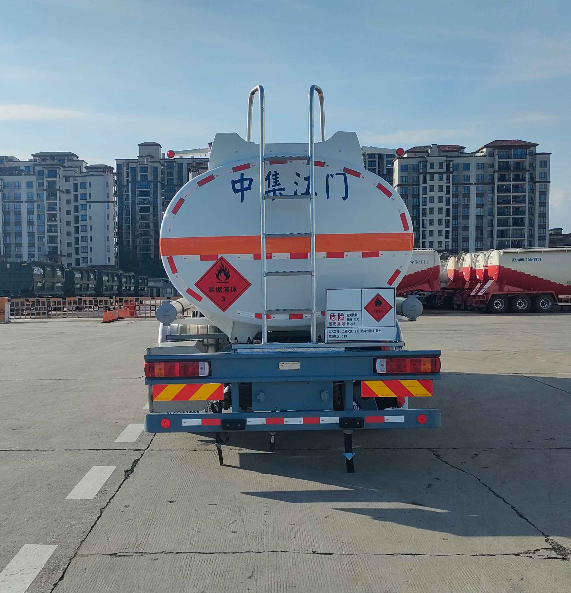 中集牌ZJV5180GJYJMZZ加油车公告图片