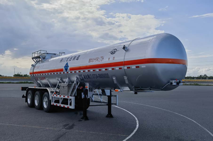 宏图牌11.7米32.7吨3轴易燃液体罐式运输半挂车(HT9400GRY8A)
