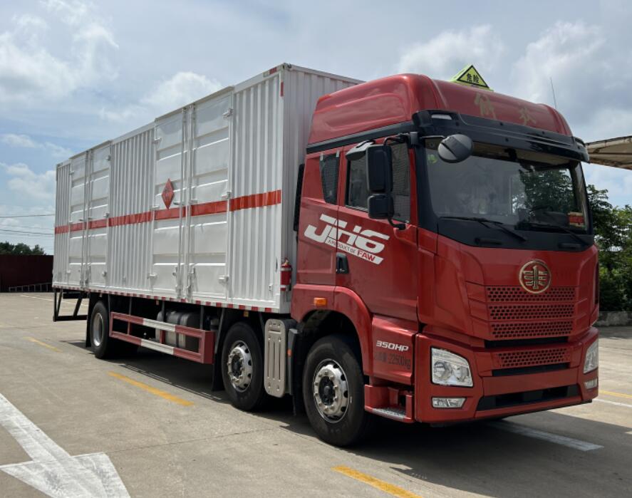 解放牌CA5230XQYP26K2L7T3E6A80爆破器材運輸車公告圖片