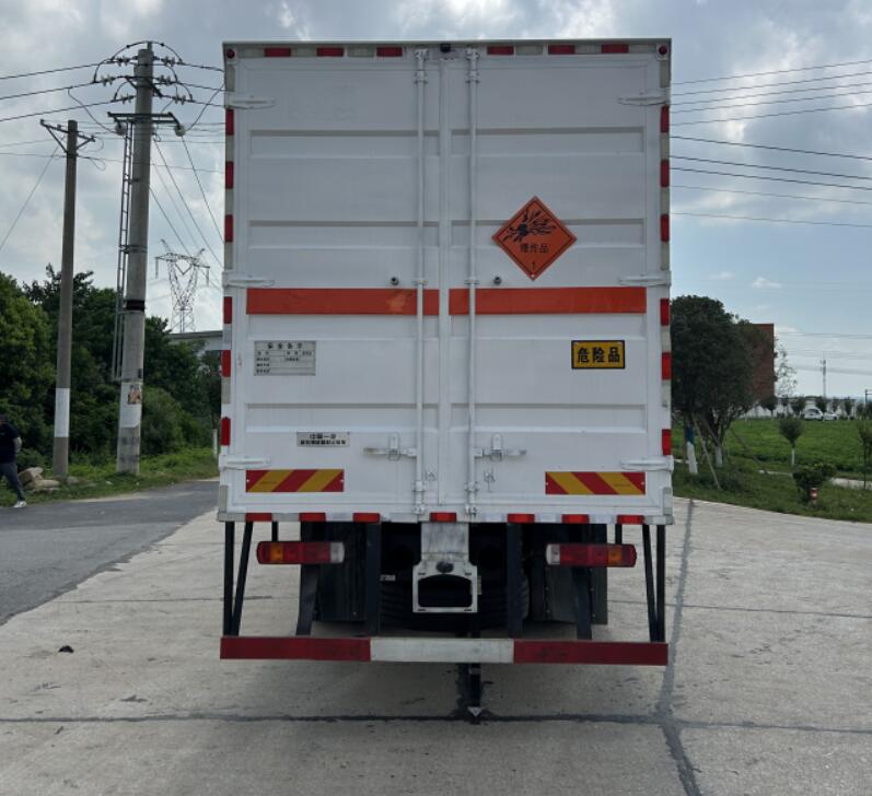 解放牌CA5230XQYP26K2L7T3E6A80爆破器材運輸車公告圖片