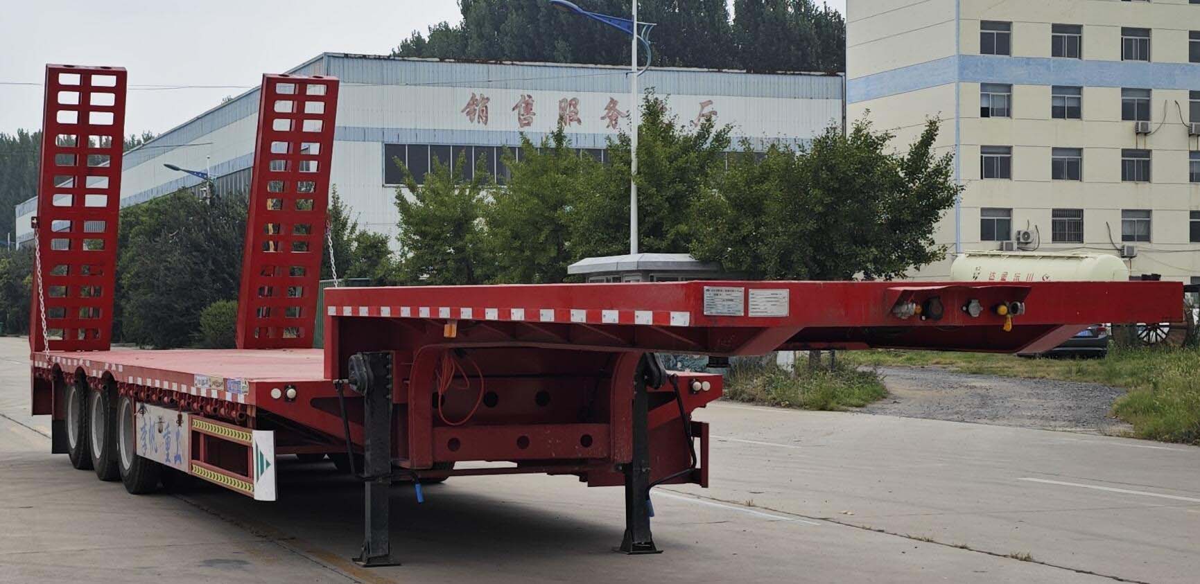 李帆重工牌13.8米33.2吨3轴低平板半挂车(LFC9400TDP)