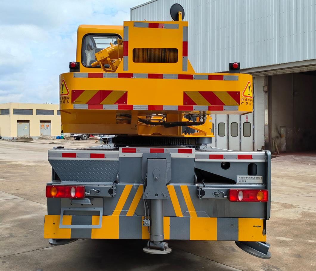 長(zhǎng)興德龍牌ZZZ5181JQZEQ6汽車(chē)起重機(jī)公告圖片