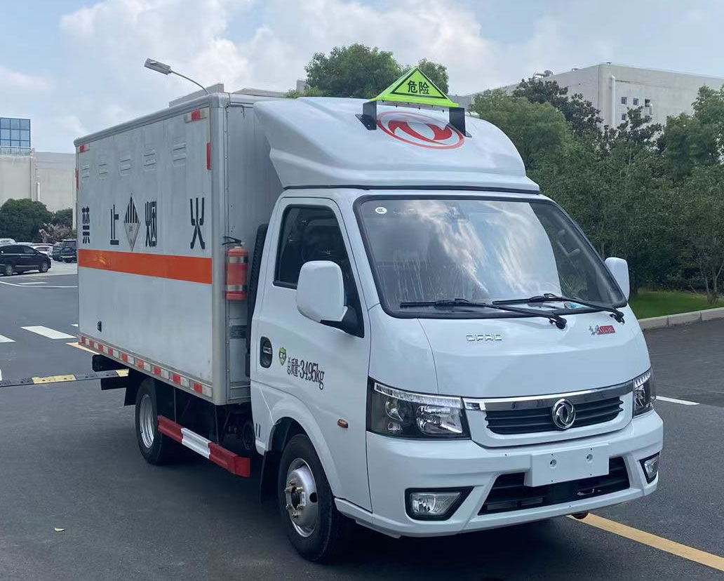 襄鑫鼎牌XDV5030XZWEQ6杂项危险物品厢式运输车公告图片