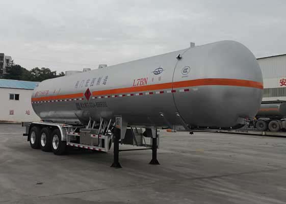宏图牌12.4米30吨3轴易燃液体罐式运输半挂车(HT9400GRY6)