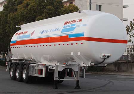 开乐牌11.5米34.1吨3轴铝合金易燃液体罐式运输半挂车(AKL9400GRY45)