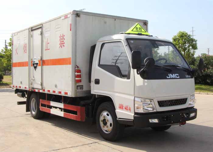 华通牌HCQ5041XFWJX6腐蚀性物品厢式运输车公告图片