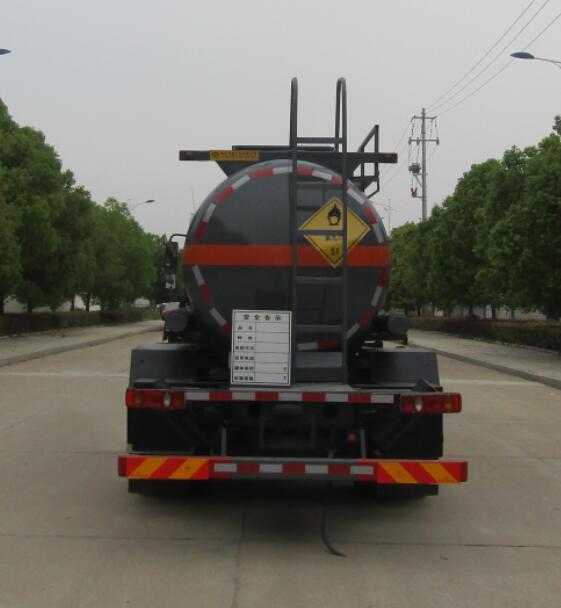 中汽力威牌HLW5180GYWDF6氧化性物品罐式运输车公告图片
