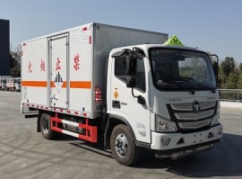 程力威牌CLW5041XZWB6杂项危险物品厢式运输车