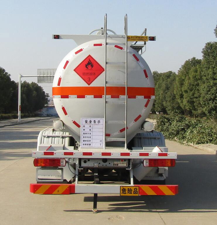 中汽力威牌HLW5260GRYZ6易燃液体罐式运输车公告图片