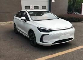 北京牌BJ7000C5DFK-BEV型纯电动轿车