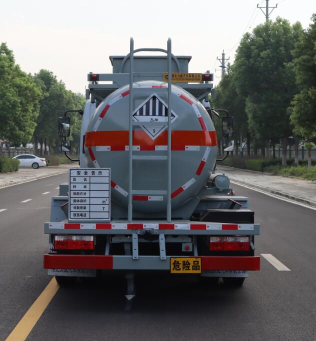 中汽力威牌HLW5120GZWEQ6杂项危险物品罐式运输车公告图片