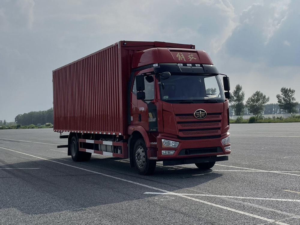 解放牌CA5181XYKP62K1L5A1E6翼開(kāi)啟廂式車公告圖片