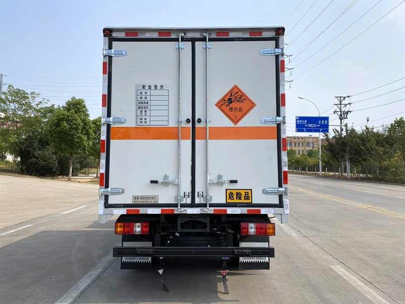 楚勝牌CSC5040XQYJW6爆破器材運(yùn)輸車公告圖片