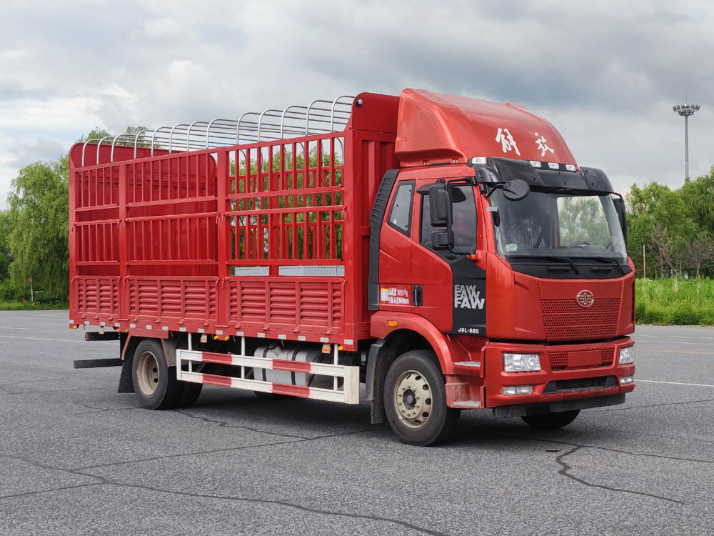 解放牌CA5171CCYP62K1L4E6倉(cāng)柵式運(yùn)輸車公告圖片