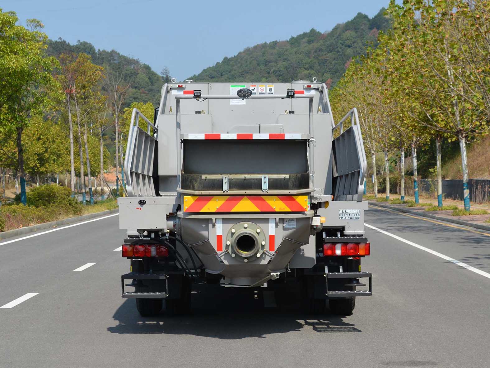 中联牌ZLJ5160THBHF车载式混凝土泵车公告图片