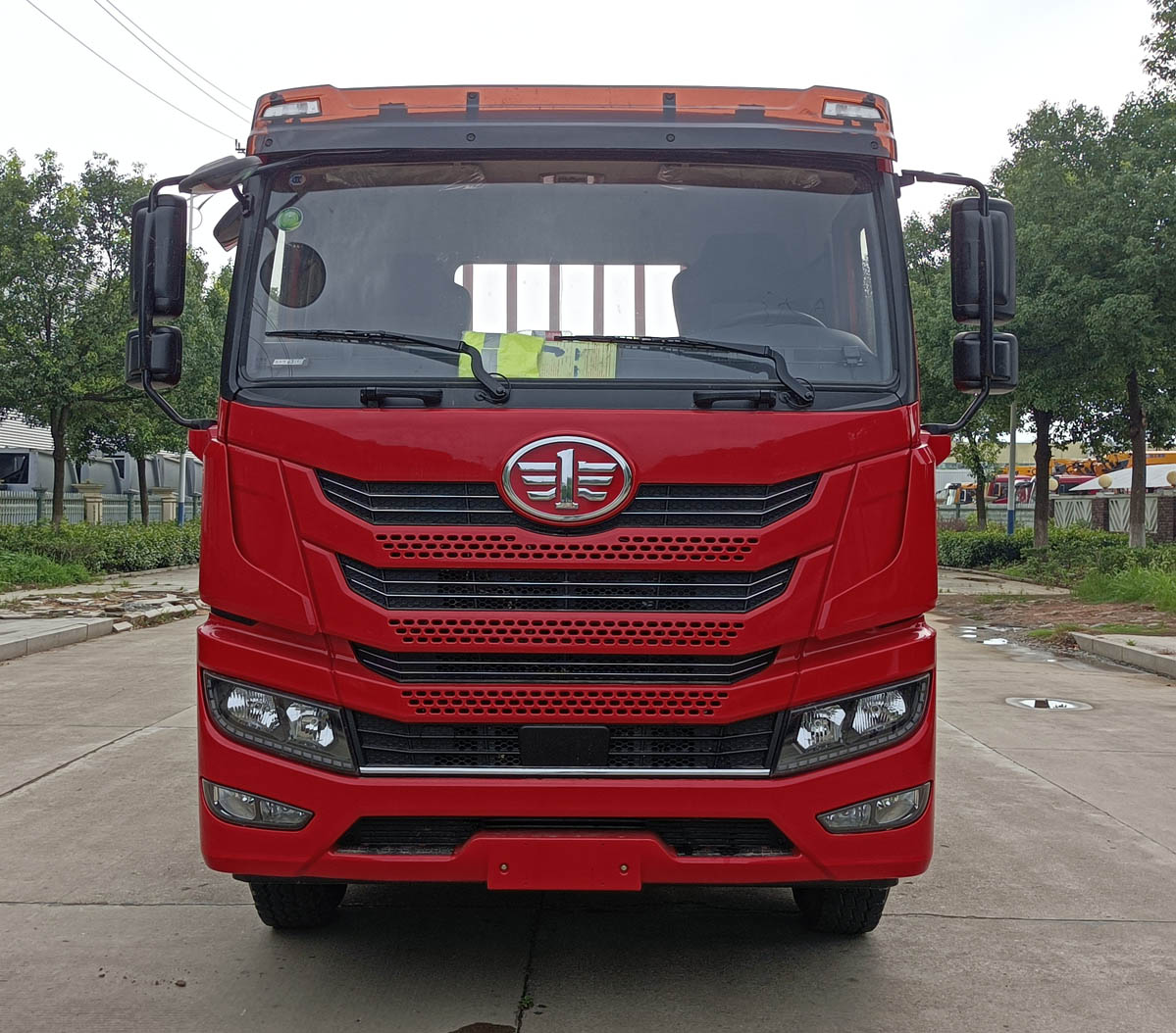 解放牌CA5310TPBP1K8L3T10E6A90平板運(yùn)輸車(chē)公告圖片