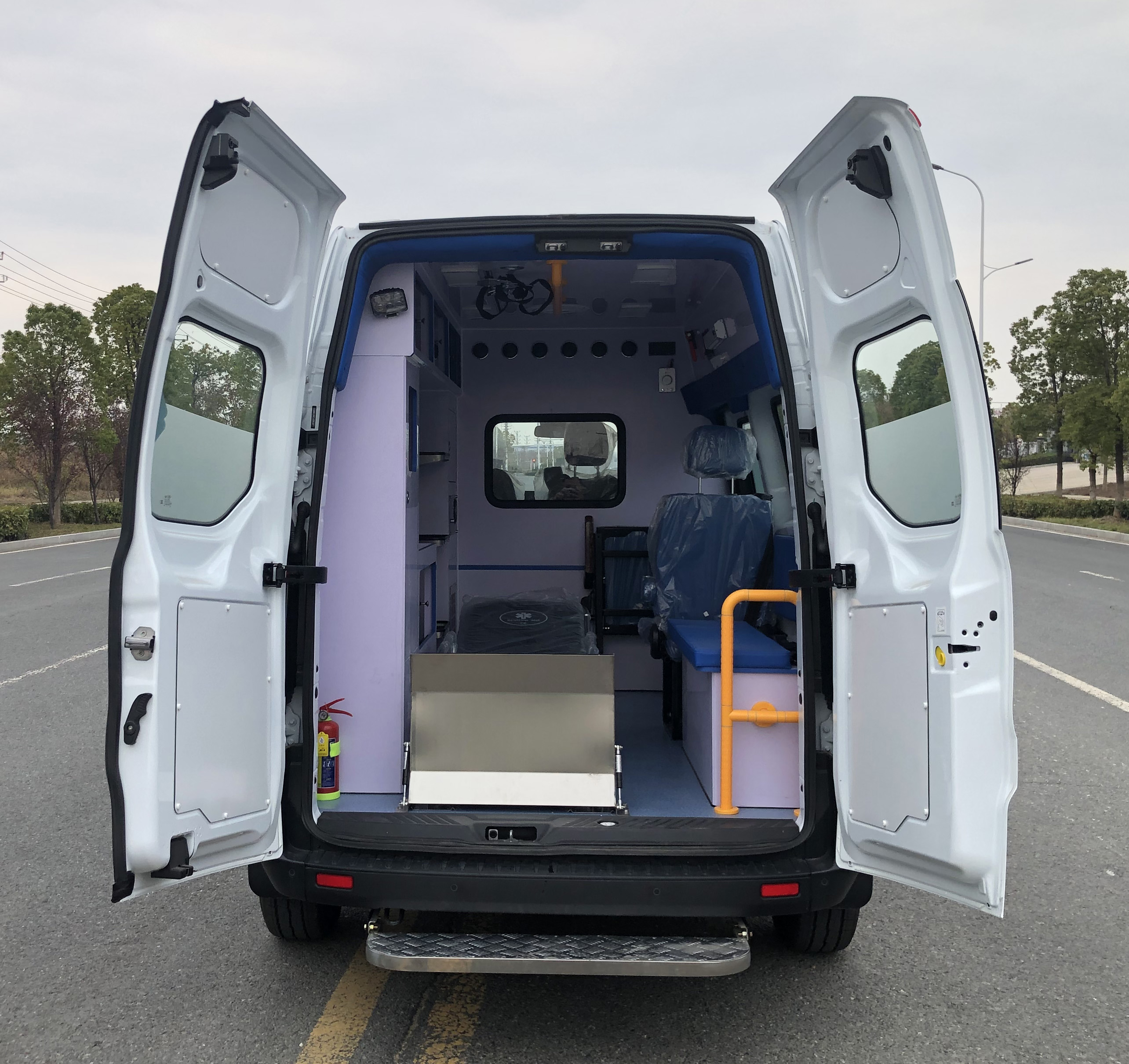 豐霸牌STD5045XJHJ6救護(hù)車公告圖片