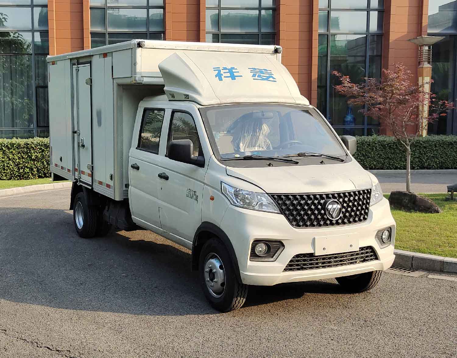 福田牌BJ5030XXY4AV8-42廂式運(yùn)輸車公告圖片